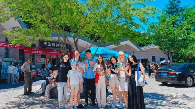 赏山海、访圣地、品美食 老外在山东体验清凉夏日