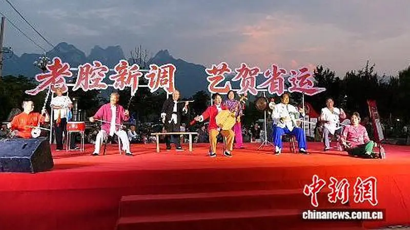 “老腔新调”燃秋夜 华阴非遗点亮夜经济