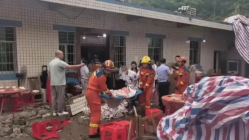 四川一升学宴突发事故致5死17伤,主办方亲属:小孩高考500多分成绩不错,家庭条件不好本不想办