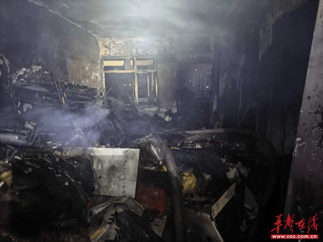 77岁独居老人家中失火遇难,满屋废品成火灾“帮凶”
