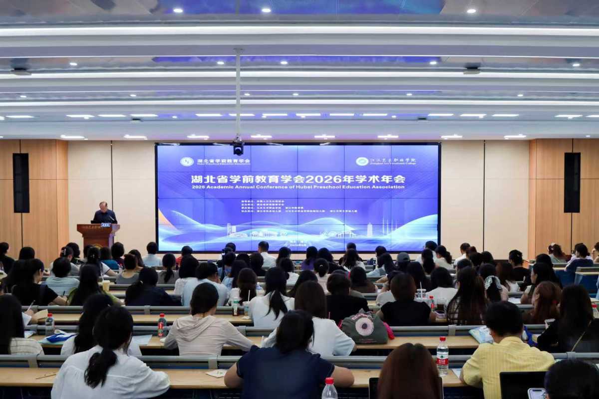 别再追着宝宝喂水!“带娃”有了全国性团体标准