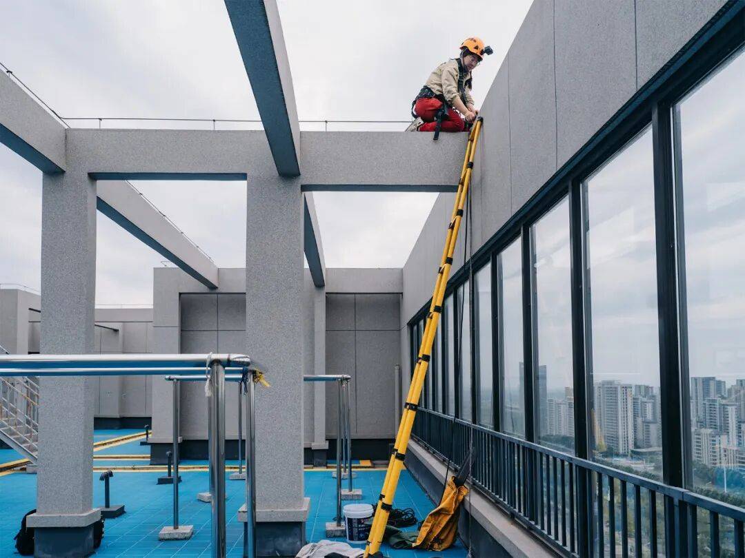 一位单亲妈妈,在「城市高空」工作的八年