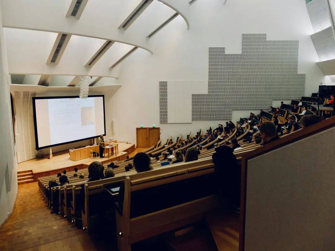 别只看 QS 排名择校！2026 家庭通用择校四维判断法，家长学生一看就会