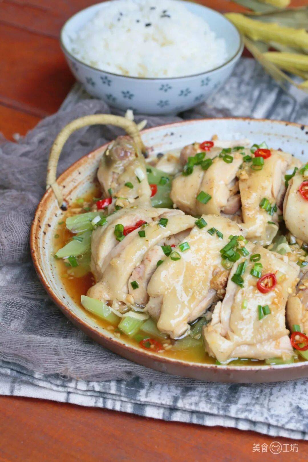 能打败黄焖鸡的只有它!不加一滴水,丢进电饭煲就搞定
