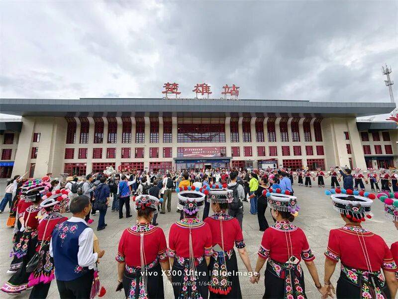 镜头里的彝族美,舌尖上的菌子香!楚雄这场“旅居”拍摄活动太有味儿了
