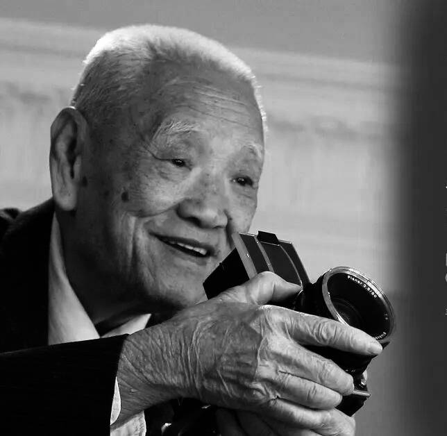 “中国摄影界的常青松”走了,105岁简庆福在港辞世