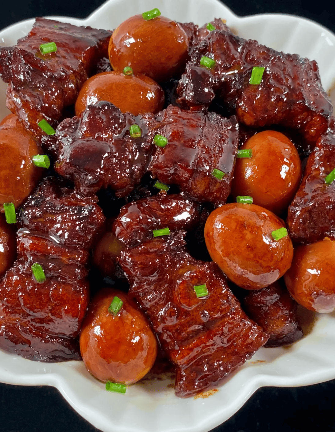 红烧肉鹌鹑蛋:一锅浓香,软糯入味的家常硬菜