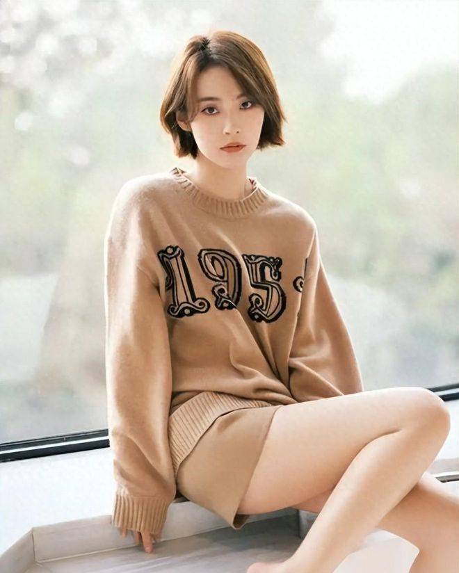 冻龄女神张佳宁:给母亲买500万豪宅,拒认亲父却帮继父求婚