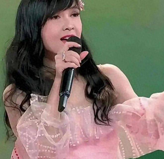 被戴8次绿帽子，3次被捉奸在床，这就是我们玉女守卫的爱情？