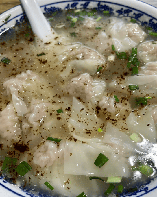 云吞面鲜虾饱满,竹升面细滑汤底鲜甜