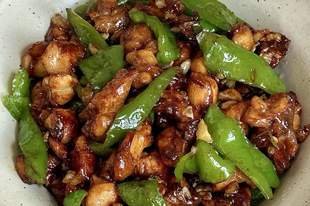青椒炒鸡腿肉：十分钟出锅的下饭神器
