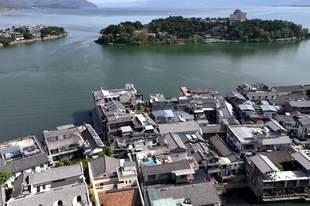 大理民宿“狂奔”十年:民宿增加近5000家,游客人均消费下滑17%