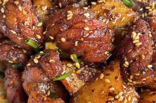 哟~夜市爆款在家做！香辣肉肠土豆爆汁秘诀，看完就会！