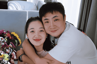 42岁乔杉近况曝光！娶经纪人莫丹生3个孩子，如今婚姻幸福成宠妻狂魔