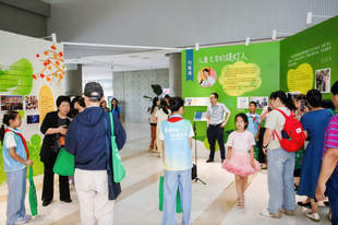 在这场特展,读懂上海儿童文学的黄金 40 年
