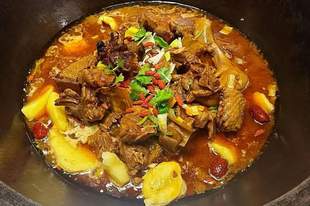 [美味邹城]石墙炖大鹅：铁锅里的家乡味道