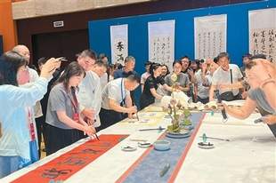 鄂台书法家武汉挥毫传承传统文化