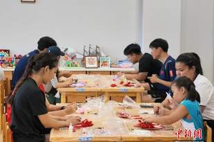 中哈青少年新疆体验非遗技艺及民俗文化