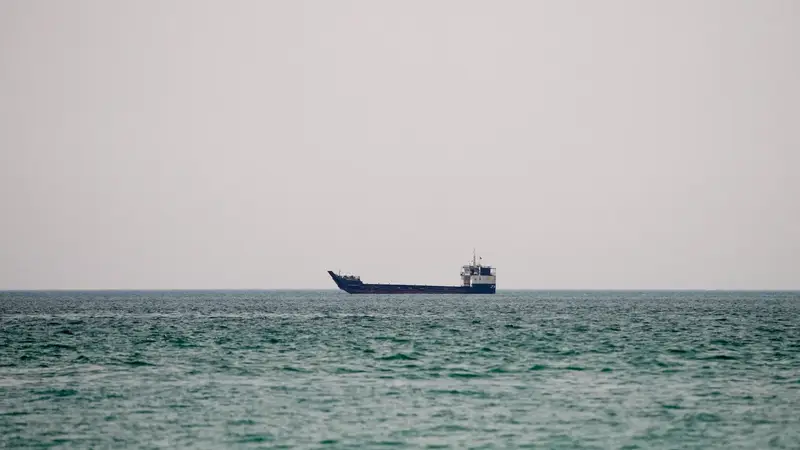 伊朗袭击霍尔木兹商船 美国恢复石油制裁