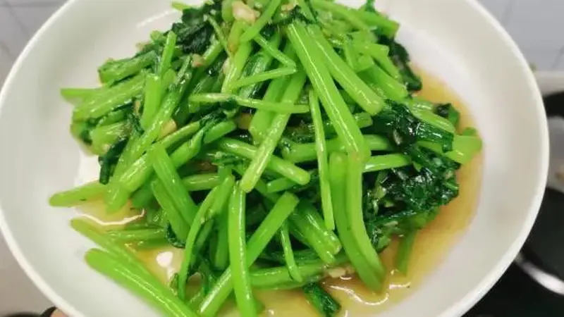 不宁腿吃茼蒿的注意事项？