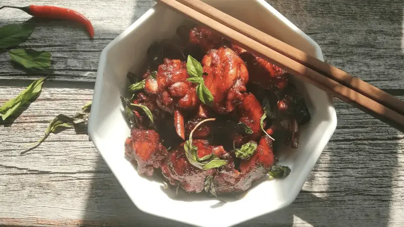 三杯鸡,这只鸡跨越海峡加了香草,原来这么美味啊!
