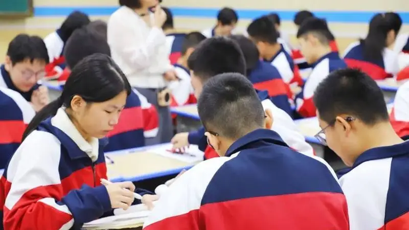 衡水中学清北名额暴跌八成，从 275 到 45，家长还在硬卷？