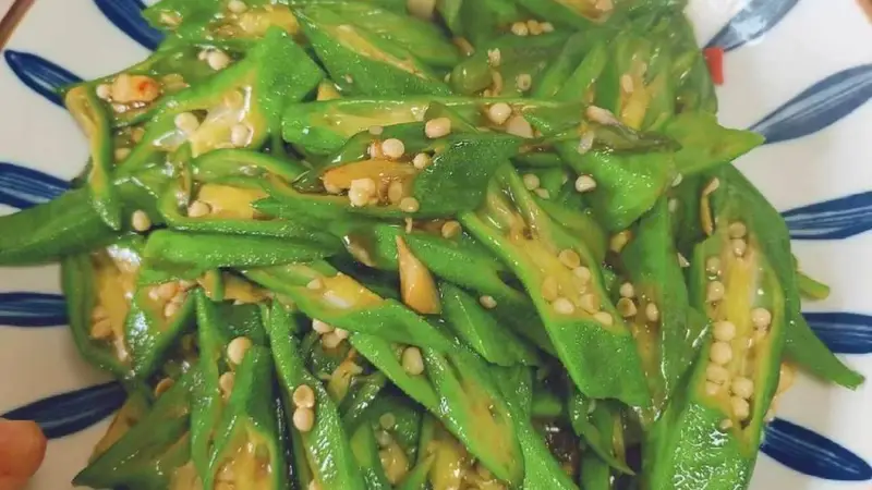 秋葵这样炒竟这么香?简单几步,脆嫩入味不黏糊,全家抢着吃