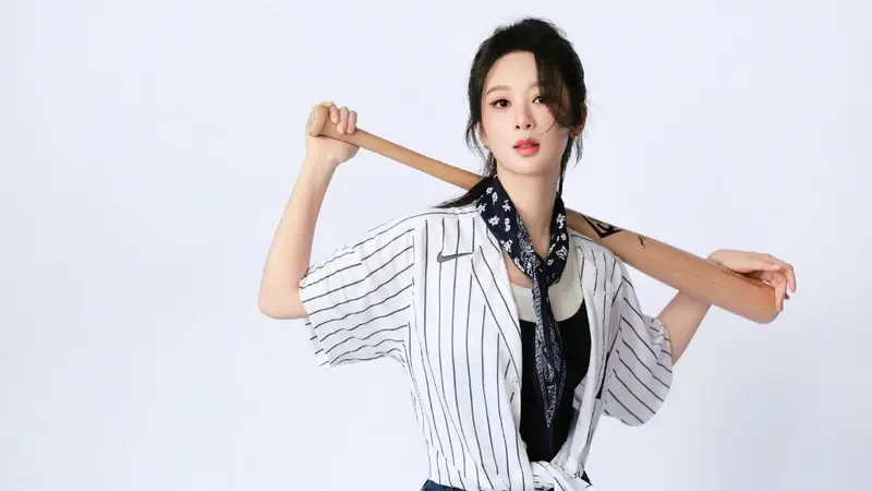 杨紫化身棒球少女又美又飒 打扮青春靓丽活力十足