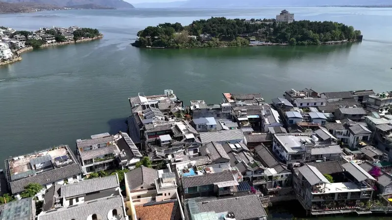大理民宿“狂奔”十年:民宿增加近5000家,游客人均消费下滑17%