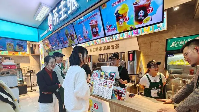 热议!奶茶店集体卖冰淇淋,定价比奶茶贵,专家揭露热销背后逻辑