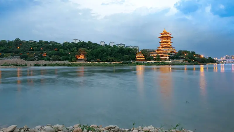 越王楼的夜色,适合留给不赶时间的人