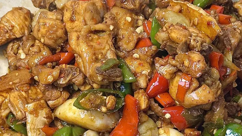 泡椒炒鸡：酸辣开胃的下饭神菜！