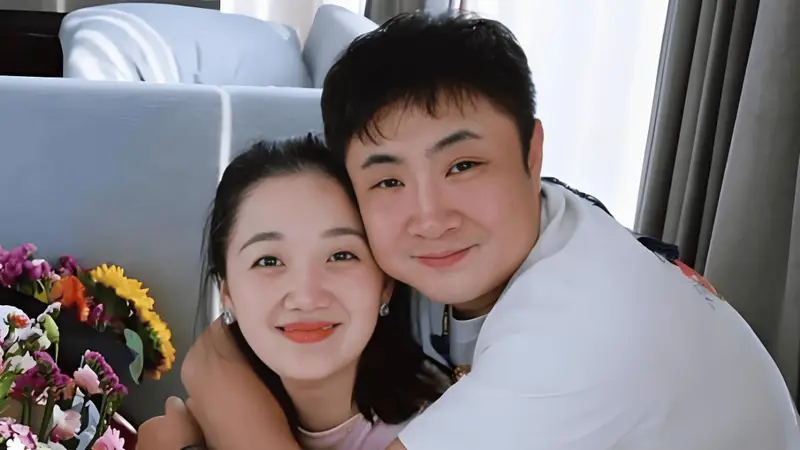 42岁乔杉近况曝光!娶经纪人莫丹生3个孩子,如今婚姻幸福成宠妻狂魔