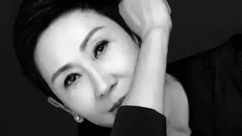 林青霞追思会现场发飙,抢过徐克话筒:她忍了44年,今天不再忍。