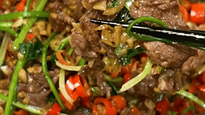 湖南小炒黄牛肉嚼不动,切肉纹理决定软嫩口感