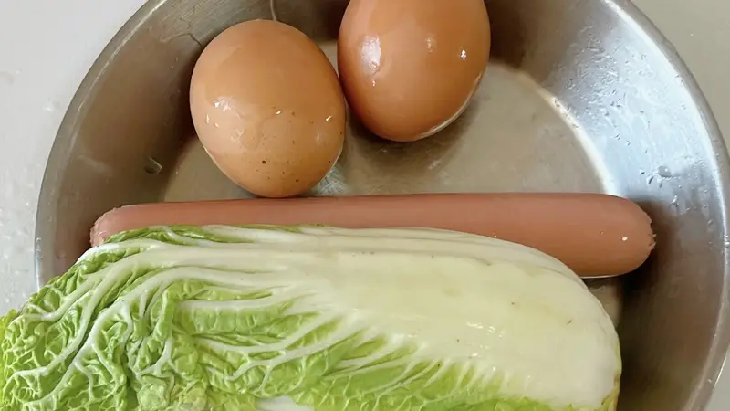 鸡蛋火腿娃娃菜，这锅当晚餐吃了真舒服