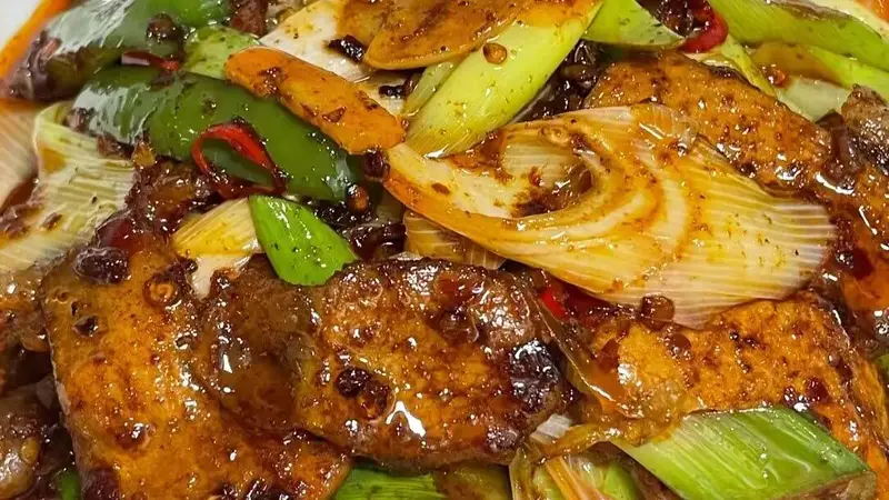 葱爆五花肉：焦香不腻的家常下饭王，一口入魂