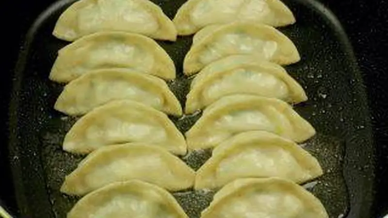 猪肉卷心菜煎饺的做法