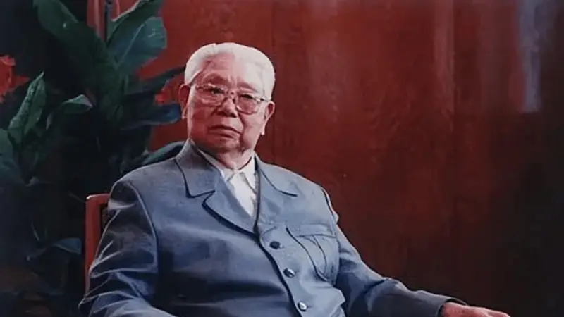 陈云晚年透露：遵义会议上有两个人反对主席，他们是谁？结局如何