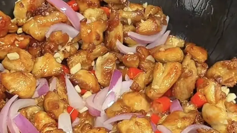 柠檬干煎鸡:酸辣入味开胃下饭