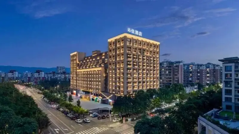 酒店推⾏“24小时退房”机制,亮点在于打破惯例