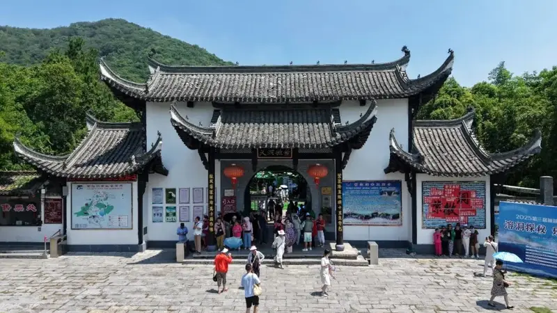 溶洞探秘!清凉趣游!18℃的巢湖等你!| 皖美夏日