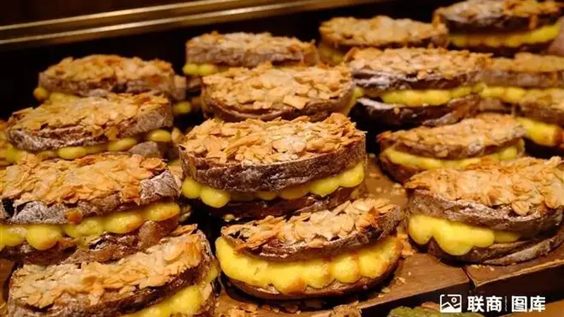 烘焙一年关掉超8万家,桃李鲍师傅们被迫“开餐厅”