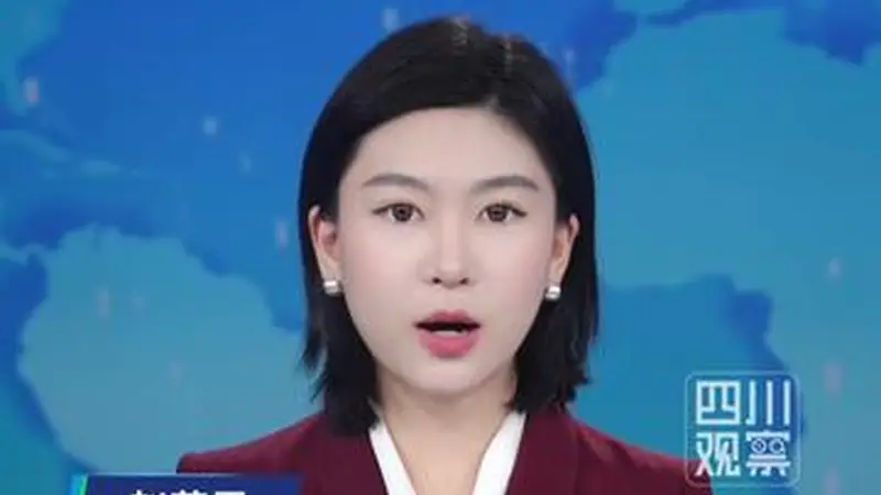 重庆傍晚现哥斯拉云