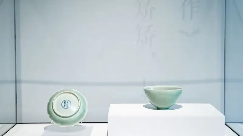 在黄浦江畔,看明清釉瓷“对话”当代玻璃