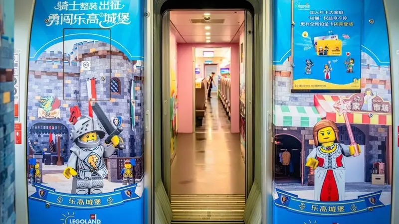 “积木之旅”从登上列车开始!全国首列上海乐高乐园主题列车启程
