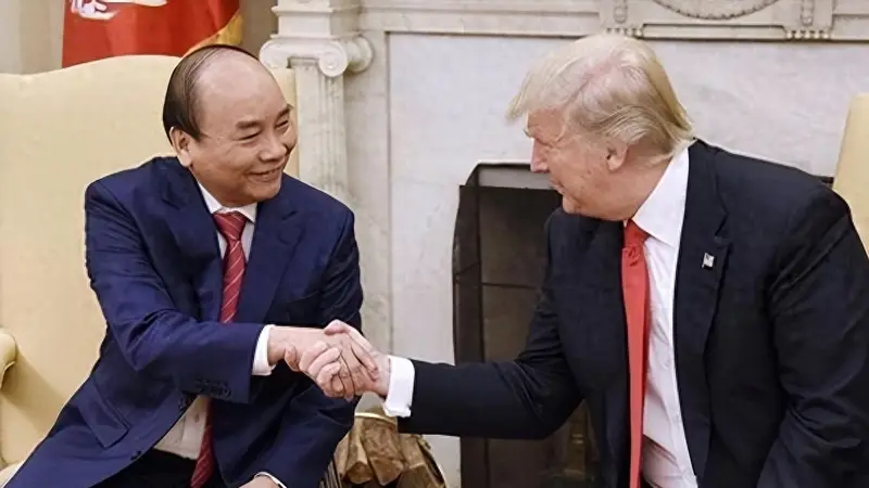 这就是背叛中国的下场，被美欧轮番“吸血”，没有一国愿意帮助它