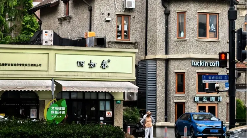 这碗百年老店的三虾拌面，让不少老外也慕名来排队！