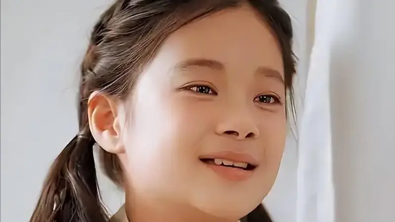 梅婷12岁女儿曾慕梅凭《好东西》提名百花奖最佳新人!上台发言扭捏卡顿,网友:她配不配
