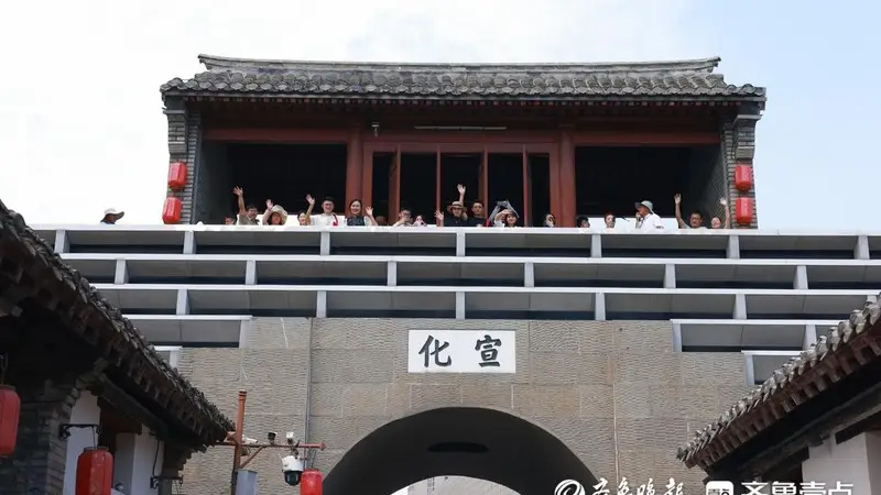 花轿迎亲、古礼成婚、喜宴连情！烟巫两地新人沉浸式体验胶东婚俗